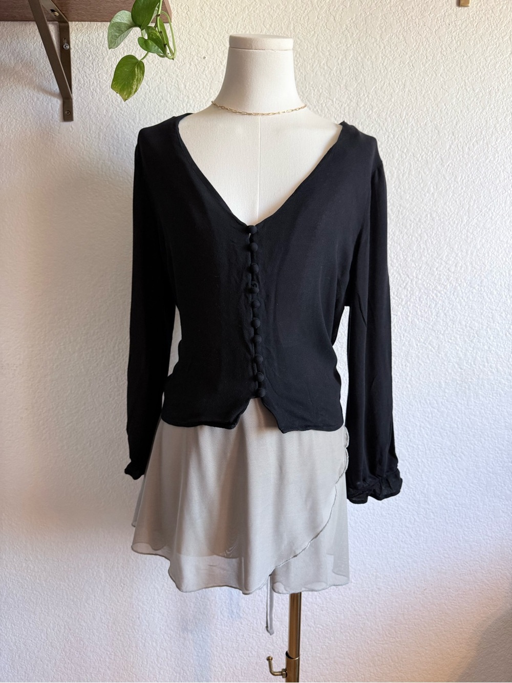 Joes Collection Black Button-Front V-Neck Women's Top Size Large